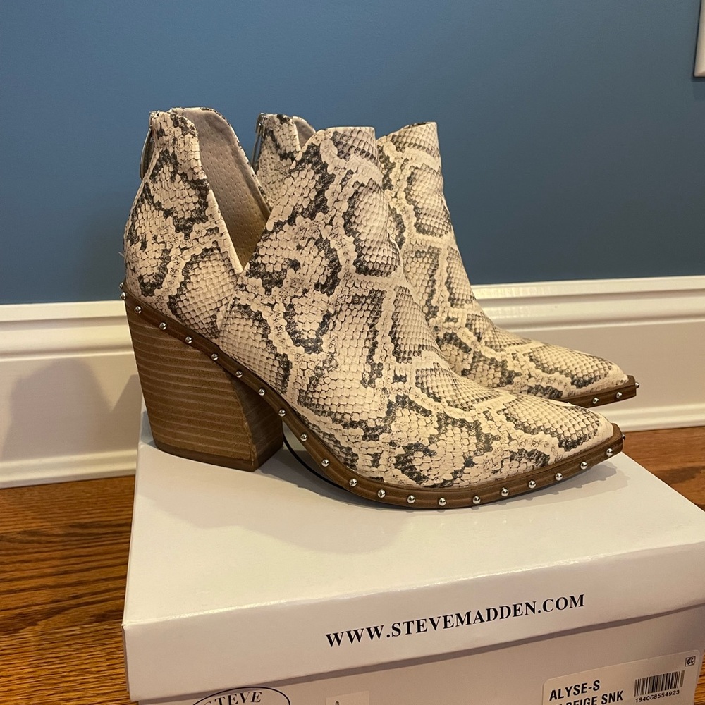 Steve madden cowboy booties -size 8 - worn once - like new